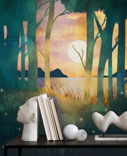 Smaragdgrüner Wald mit untergehender Sonne über einem Fluss und blauen Bergen