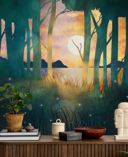 Smaragdgrüner Wald mit untergehender Sonne über einem Fluss und blauen Bergen Smaragdgrüner Wald mit untergehender Sonne über einem Fluss und blauen Bergen