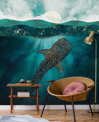 Océan bleu foncé avec un requin-baleine doré et des silhouettes bleues lointaines 
