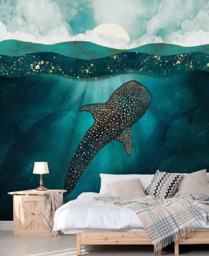 Donkerblauwe oceaan met een gouden walvishaai en blauwe silhouetten in de verte Donkerblauwe oceaan met een gouden walvishaai en blauwe silhouetten in de verte