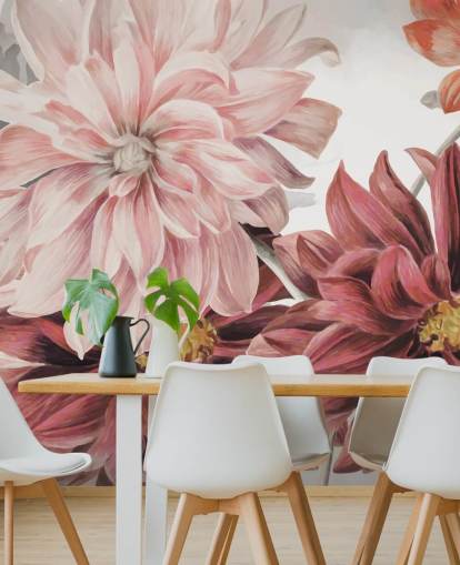 Stora röda och rosa blommor på en vit och grå bakgrund