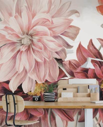 Grandes fleurs rouges et roses sur fond blanc et gris