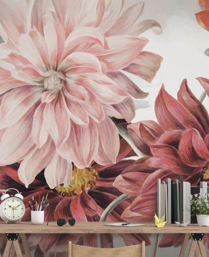 Grandes flores rojas y rosadas sobre fondo blanco y gris