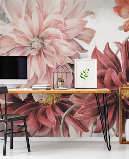 Grandes flores rojas y rosadas sobre fondo blanco y gris