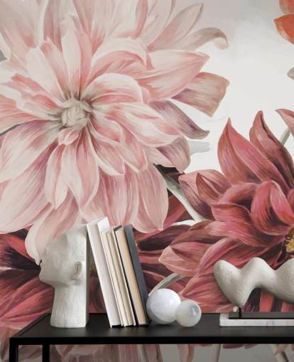 Grandi fiori rossi e rosa su sfondo bianco e grigio