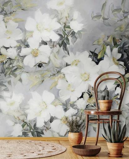 Grijze achtergrond met witte bloemen en gedempte groene bladeren Grijze achtergrond met witte bloemen en gedempte groene bladeren