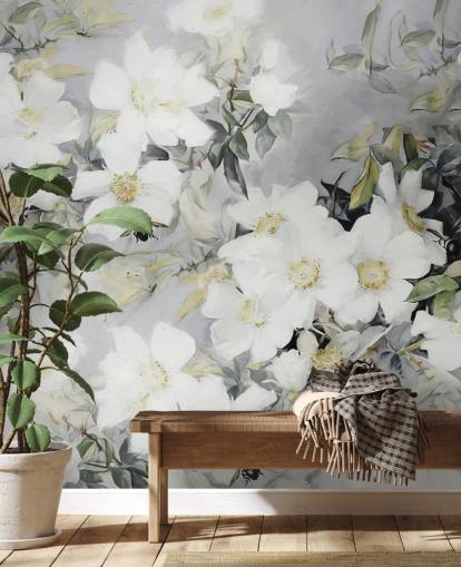 Grijze achtergrond met witte bloemen en gedempte groene bladeren Grijze achtergrond met witte bloemen en gedempte groene bladeren