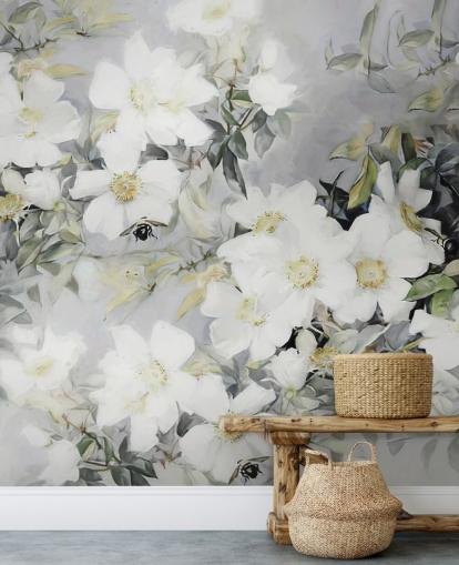 Fond gris avec des fleurs blanches et des feuilles vertes atténuées