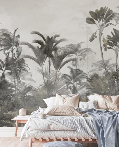 Carta da parati verde tenue e beige scuro con palme nella giungla tropicale