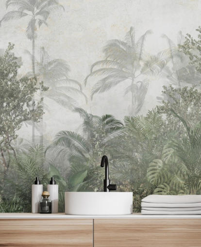 Hoge tropische groene junglebomen in een jungle met een zacht nevelbehang