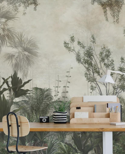 Palmiers tropicaux vert foncé dans une jungle avec un papier peint de ciel beige clair