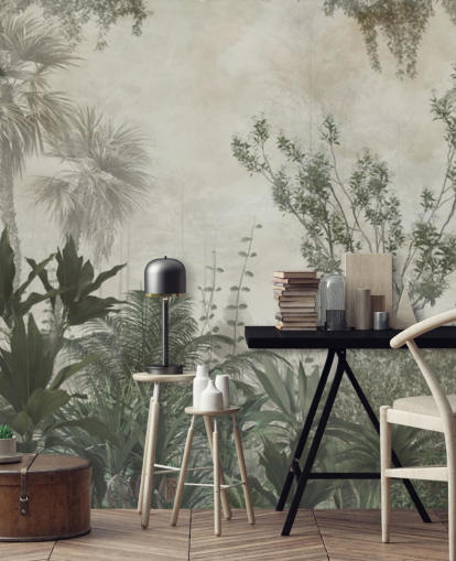 Palmiers tropicaux vert foncé dans une jungle avec un papier peint de ciel beige clair