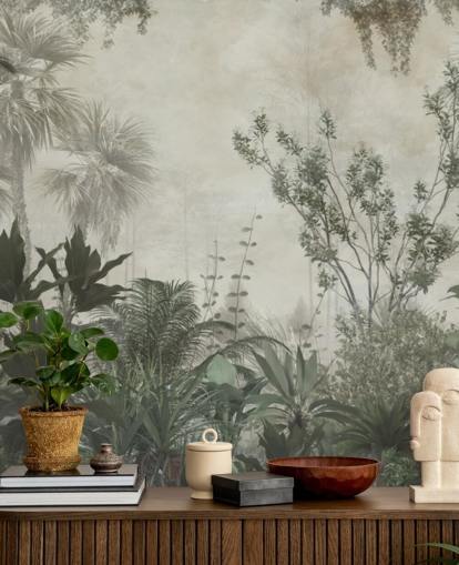Papel pintado de palmeras tropicales de color verde oscuro en una jungla con un cielo de color beige claro