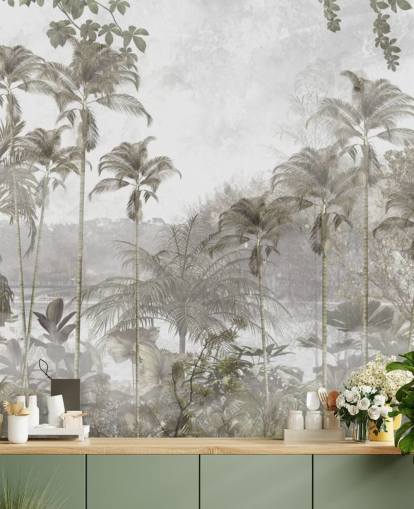Papel pintado de selva verde apagado con altas palmeras tropicales