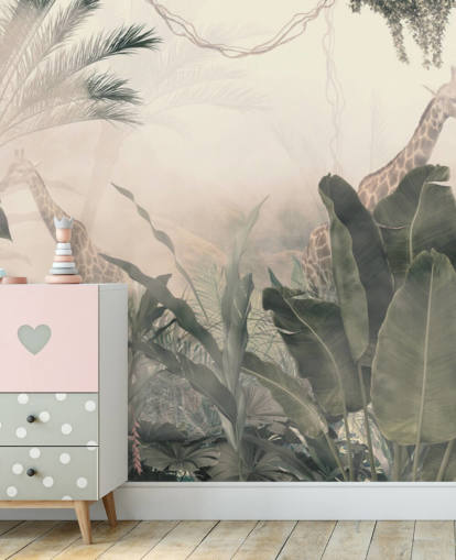 Palme e alberi della giungla verde tenui con una leggera foschia color crema con giraffe