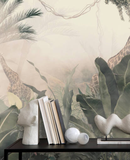 Palme e alberi della giungla verde tenui con una leggera foschia color crema con giraffe Palme e alberi della giungla verde tenui con una leggera foschia color crema con giraffe