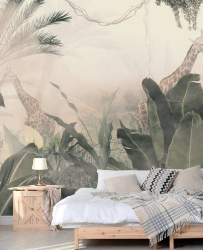 Papel pintado de árboles selváticos y palmeras de color verde pálido con una neblina de color crema claro con jirafas Papel pintado de árboles selváticos y palmeras de color verde pálido con una neblina de color crema claro con jirafas