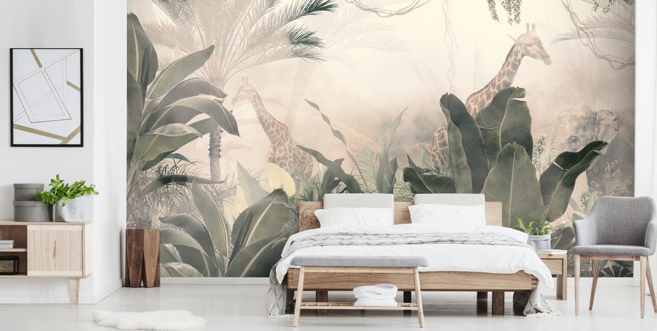 Dämpade gröna djungelträd och palmer med en lätt grädde dis med giraffer tapeter