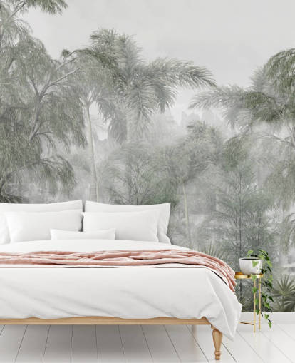 Grands arbres verts de la jungle et palmiers avec un papier peint à la brume douce Grands arbres verts de la jungle et palmiers avec un papier peint à la brume douce