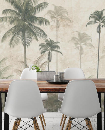 Papier peint panoramique vintage sur la jungle avec un fond beige brumeux et de grands palmiers verts atténués