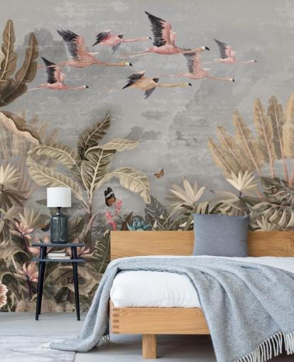 Beige og grønne palmer og jungle træer med lyserøde blomster, flyvende pink flamingo med en grå himmel tapet Beige og grønne palmer og jungle træer med lyserøde blomster, flyvende pink flamingo med en grå himmel tapet