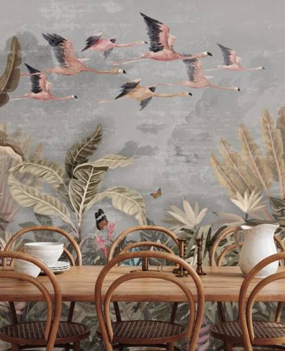 Beige och gröna palmer och djungelträd med rosa blommor, flygande rosa flamingo med en grå himmel tapet