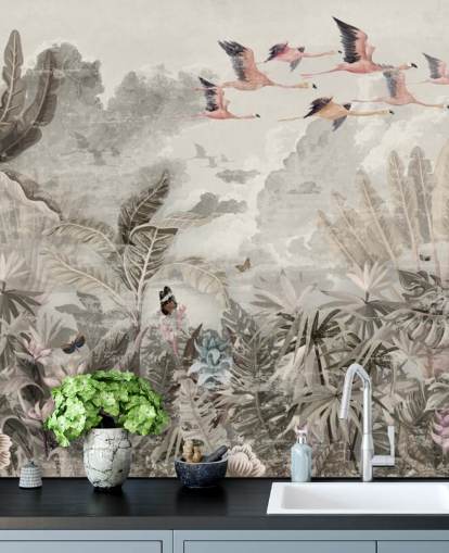 Carta da parati con palme verdi tenui e alberi della giungla con fiori rosa chiaro e fenicotteri rosa volanti Carta da parati con palme verdi tenui e alberi della giungla con fiori rosa chiaro e fenicotteri rosa volanti