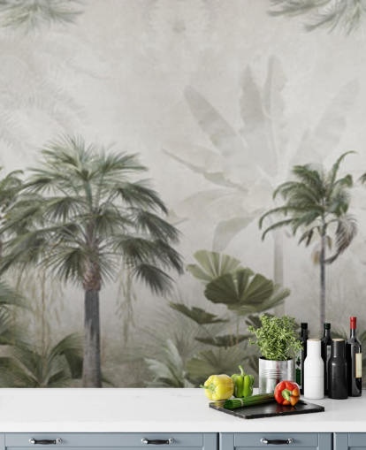 Panoramisch gedempt groen en grijs junglebehang met hoge palmbomen