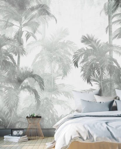 Palmiers tropicaux verts atténués avec un fond d'écran brumeux