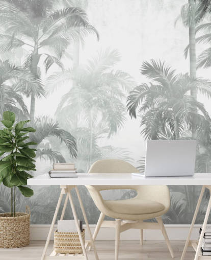 Palmiers tropicaux verts atténués avec un fond d'écran brumeux