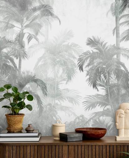 Palme tropicali verdi tenui con sfondo nebbioso Palme tropicali verdi tenui con sfondo nebbioso