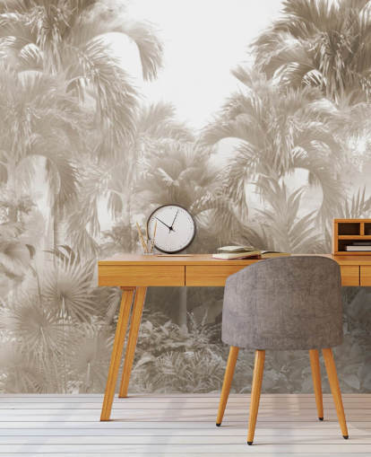 Papel pintado de selva sepia con altas palmeras de color beige con un cielo blanco