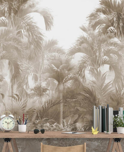 Papel pintado de selva sepia con altas palmeras de color beige con un cielo blanco