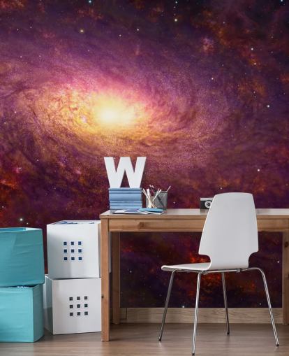 Galáxia roxa escura em espiral com redemoinhos vermelhos e estrelas com um papel de parede central brilhante