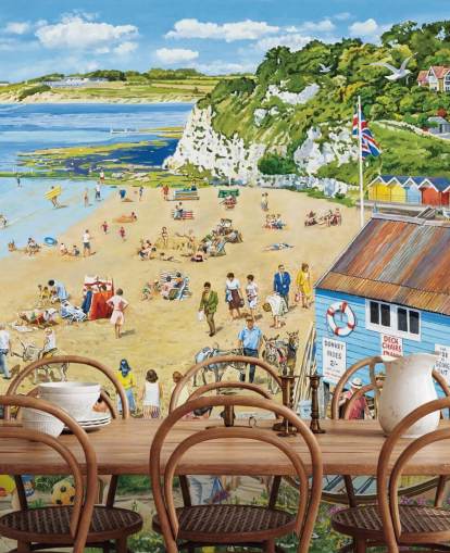 Retro strandscene med blå båthytte, gylden sand og et blått hav