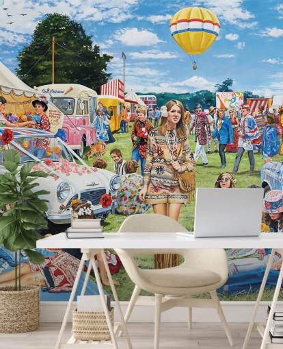 Festival con hippies al estilo de los 70 en un campo con carpas azules y blancas y carpas blancas