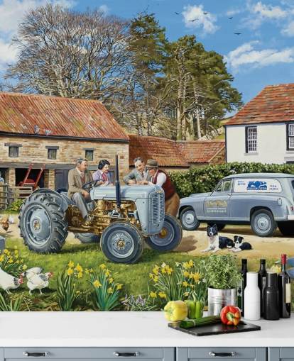 Kleurrijk boerenerf met een grijze tractor, gele bloemen, kippen en border collies