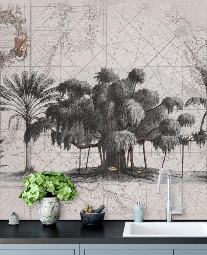 Sfondo crema chiaro con alberi della giungla africana nera centrale con carta da parati con linee di mappa sbiadite