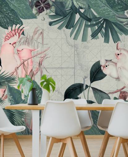 Papel pintado de fondo gris claro rodeado de hojas tropicales de color verde azulado y pájaros cacatúas en blanco y rosa rubor
