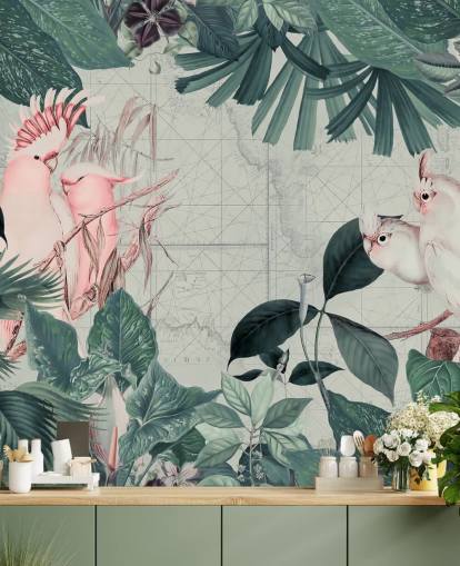 Fond gris clair entouré de feuilles tropicales bleu sarcelle et de papier peint en forme de cacatoès blanc et rose pâle Fond gris clair entouré de feuilles tropicales bleu sarcelle et de papier peint en forme de cacatoès blanc et rose pâle