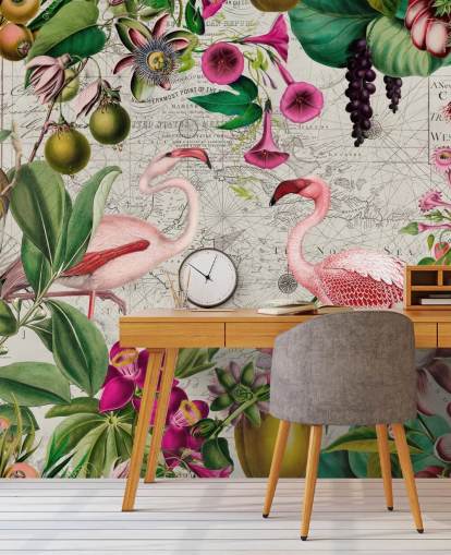 Ljusgrå bakgrund med levande gröna tropiska blad, rosa blommor och rosa flamingos tapet