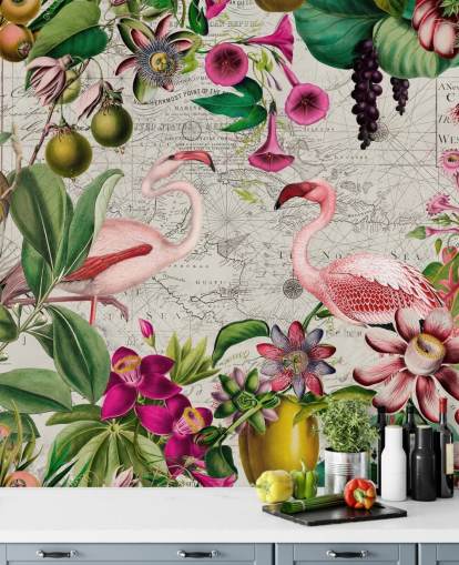 Hellgrauer Hintergrund mit leuchtend grünen tropischen Blättern, rosa Blumen und rosafarbener Flamingo-Tapete Hellgrauer Hintergrund mit leuchtend grünen tropischen Blättern, rosa Blumen und rosafarbener Flamingo-Tapete