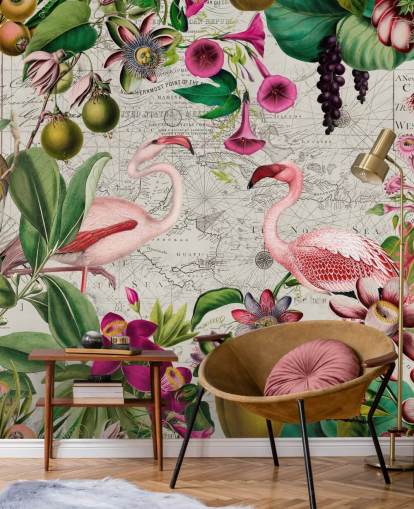 Papel pintado de fondo gris claro con hojas tropicales de color verde intenso, flores rosas y flamencos rosados