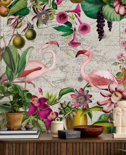 Lys grå bakgrunn med levende grønne tropiske blader, rosa blomster og rosa flamingoer tapet Lys grå bakgrunn med levende grønne tropiske blader, rosa blomster og rosa flamingoer tapet