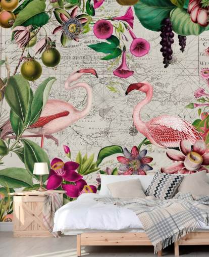 Sfondo grigio chiaro con foglie tropicali verdi vivaci, fiori rosa e carta da parati con fenicotteri rosa Sfondo grigio chiaro con foglie tropicali verdi vivaci, fiori rosa e carta da parati con fenicotteri rosa