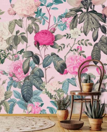 Pastel pink baggrund med lyserøde og hvide roser og mørkegrønne blade tapet