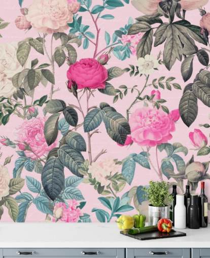 Pastellrosa Hintergrund mit rosafarbenen und weißen Rosen und dunkelgrünen Blättern Pastellrosa Hintergrund mit rosafarbenen und weißen Rosen und dunkelgrünen Blättern