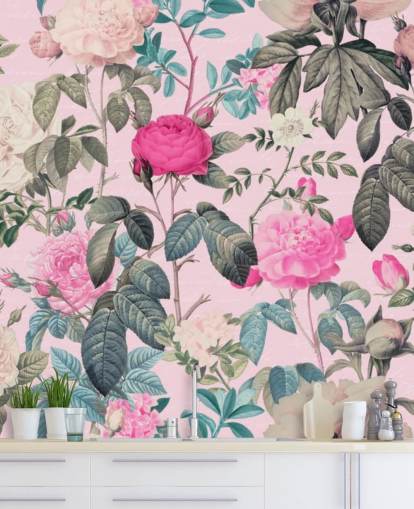 Pastell rosa bakgrund med rosa och vita rosor och mörkgröna blad tapet