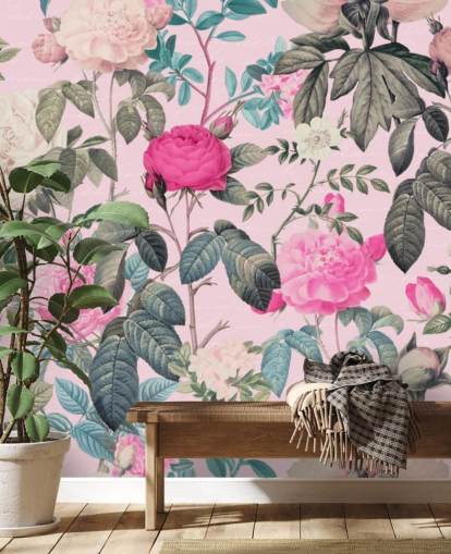 Pastelroze achtergrond met roze en witte rozen en donkergroene bladeren behang
