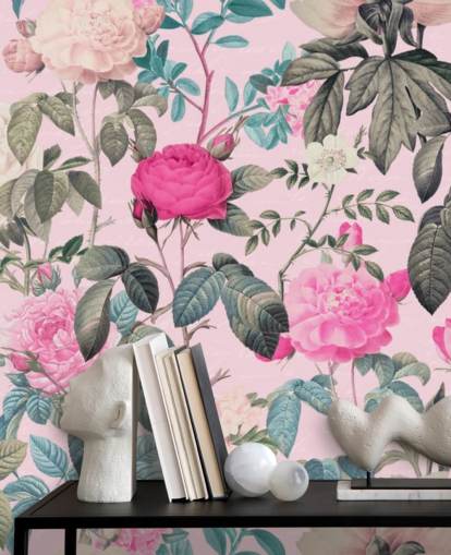 Pastelroze achtergrond met roze en witte rozen en donkergroene bladeren behang